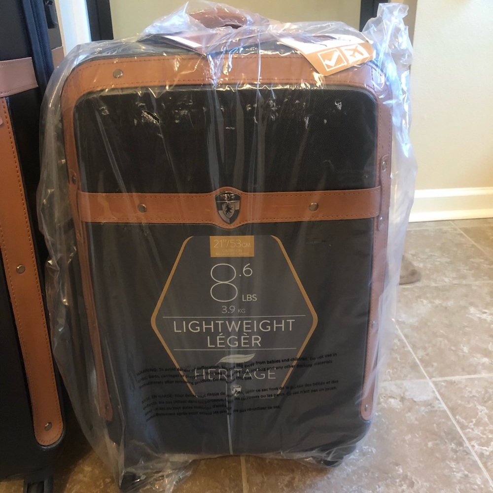 Heys Executive Series Luggage 30inch and 21inch
